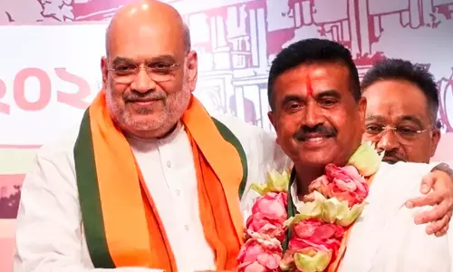 ഇനി ഭയം പുറത്ത്, വിശ്വാസം മതി; ബംഗാൾ മുഖ്യമന്ത്രിയായി പ്രഖ്യാപിക്കപ്പെട്ടതിനു പിന്നാലെ സന്ദേശവുമായി സുവേന്ദു അധികാരി ഇനി ഭയം പുറത്ത്, വിശ്വാസം മതി; ബംഗാൾ മുഖ്യമന്ത്രിയായി പ്രഖ്യാപിക്കപ്പെട്ടതിനു പിന്നാലെ സന്ദേശവുമായി സുവേന്ദു അധികാരി