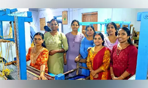 കിള്ളിമംഗലം പുൽപ്പായ നെയ്ത്തിനെ നെഞ്ചോട് ചേർത്ത് വീട്ടമ്മമാർ