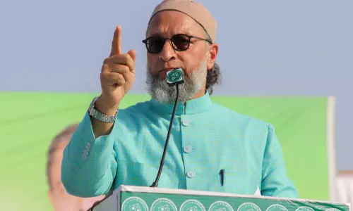 ടി.സി.എസ് കേസ്: ‘‘നിദ ഖാനെതിരെ നടക്കുന്നത് മാധ്യമ വിചാരണ; ബുർഖ ധരിക്കുന്നതും മതപുസ്തകം വായിക്കുന്നതുമാണോ നിങ്ങളുടെ പ്രശ്നം’’ -അസദുദ്ദീൻ ഉവൈസി