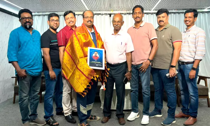 പ്രവാസിക്ക് യാത്രയയപ്പ് നൽകി പ്രവാസിക്ക് യാത്രയയപ്പ് നൽകി