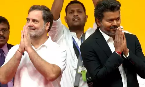വിജയിയുടെ സത്യപ്രതിജ്ഞാ ചടങ്ങിൽ ആദ്യം വന്ദേമാതരം; സുവേന്ദുവിന്‍റെ സത്യപ്രതിജ്ഞാ ചടങ്ങിൽ ആലപിച്ചില്ല