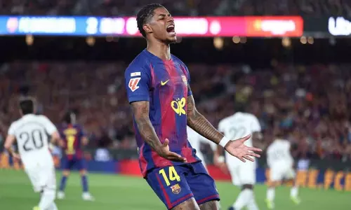 Marcus Rashford scores the first goal
