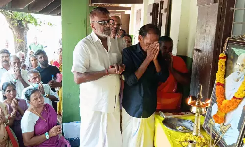 പിതാവിന്‍റെ ഓർമയിൽ പതിനായിരങ്ങളെ വെളിച്ചത്തിലേക്ക് കൈപിടിച്ച് വിജയഘോഷ്