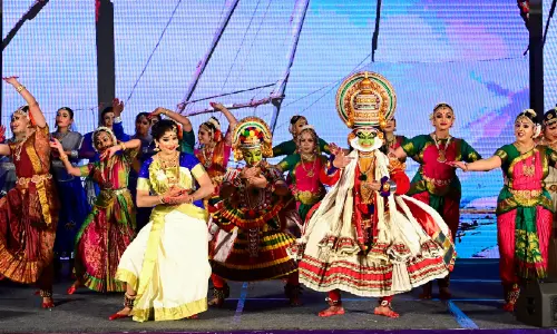 181 നർത്തകരും 35 നൃത്തരൂപങ്ങളും ഒരേ വേദിയിൽ;  ആടിത്തിമിർത്ത് റെക്കോഡിട്ട് ‘നാട്യ’