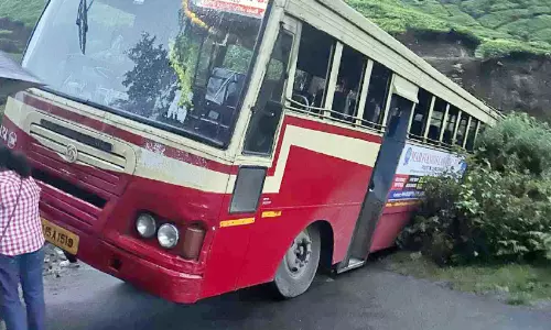 കെ.എസ്.ആർ.ടി.സി ഉല്ലാസയാത്ര ബസ് അപകടത്തിൽപ്പെട്ടു