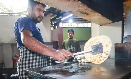 വാണിജ്യ പാചകവാതക വിലവർധന ഇരുട്ടടി; ഹോട്ടൽ ഭക്ഷണവില കുതിച്ചുയരുന്നു
