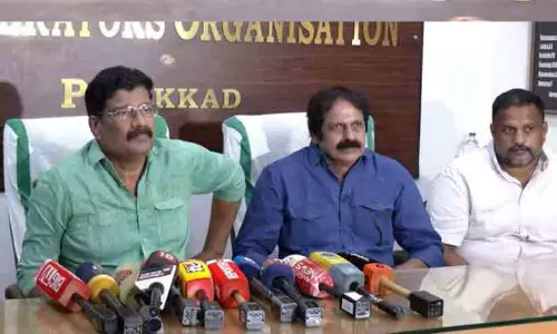 ‘ഭാര്യയെ കെ.എസ്.ആർ.ടി.സിയിൽ വിട്ട് ഭർത്താവ് സ്വകാര്യബസിൽ വരില്ല, ഞങ്ങളുടെ പുരുഷയാത്രക്കാരും പോകും; ഈ ബസുകളൊക്കെ ഞങ്ങളെന്ത് ചെയ്യും?’ -സൗജന്യയാത്രക്കെതിരെ ബസുടമകൾ
