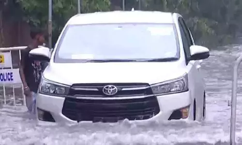 വേനൽ മഴ: ഇക്കാര്യങ്ങൾ യാത്രക്കാർ ശ്രദ്ധിക്കണേ...