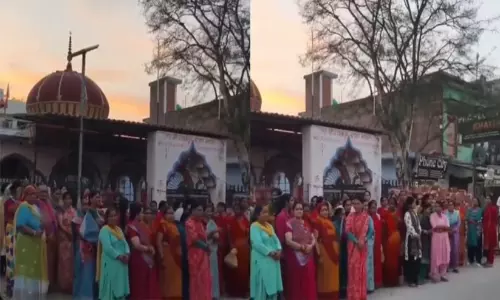 ക്ഷേത്രത്തിന് മുന്നിൽ മുസ്‌ലിം യുവാവിന്റെ കട; ഉത്തരാഖണ്ഡിൽ പ്രതിഷേധവുമായി സ്ത്രീകൾ