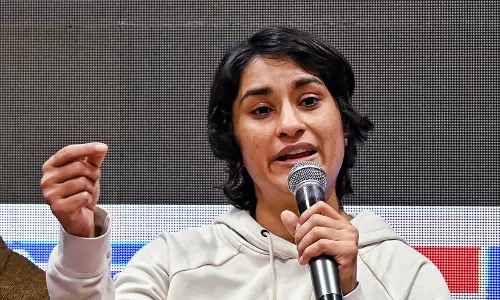 ദേശീയ ഓപൺ റാങ്കിങ് ടൂർണമെന്റ്; വിലക്ക് വകവെക്കാതെ വിനേഷെത്തി ദേശീയ ഓപൺ റാങ്കിങ് ടൂർണമെന്റ്; വിലക്ക് വകവെക്കാതെ വിനേഷെത്തി