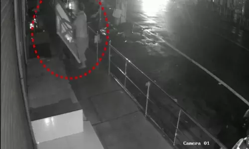 കെ.സിക്ക് അനുകൂലമായി ഫ്ലക്സ്: പ്രാദേശിക നേതാവിന്റെ നടപടിയെ തള്ളി സി.പി.എം കെ.സിക്ക് അനുകൂലമായി ഫ്ലക്സ്: പ്രാദേശിക നേതാവിന്റെ നടപടിയെ തള്ളി സി.പി.എം