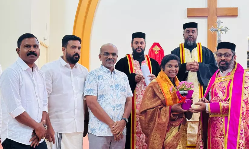‘കർഷകതിലകം’ പുരസ്കാര ജേതാവ് ബിൻസി ജയിംസിനെ ആദരിച്ചു ‘കർഷകതിലകം’ പുരസ്കാര ജേതാവ് ബിൻസി ജയിംസിനെ ആദരിച്ചു