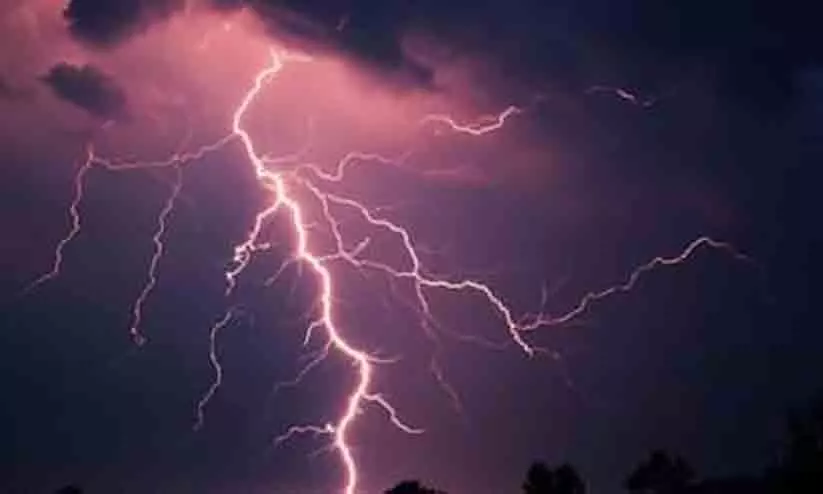 ഇടിമിന്നലേറ്റ് മലപ്പുറത്ത് നാല് വിദ്യാർഥികൾക്ക് ദാരുണാന്ത്യം ഇടിമിന്നലേറ്റ് മലപ്പുറത്ത് നാല് വിദ്യാർഥികൾക്ക് ദാരുണാന്ത്യം