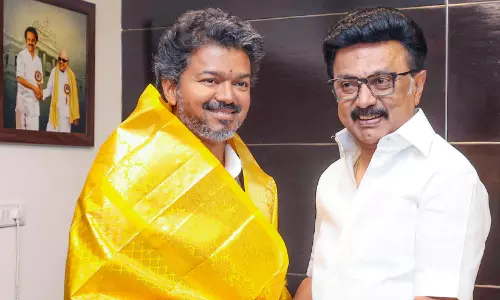 തമിഴക രാഷ്ട്രീയത്തിൽ തലമുറമാറ്റം; വിജയ്-ഉദയനിധി യുഗപ്പിറവി തമിഴക രാഷ്ട്രീയത്തിൽ തലമുറമാറ്റം; വിജയ്-ഉദയനിധി യുഗപ്പിറവി