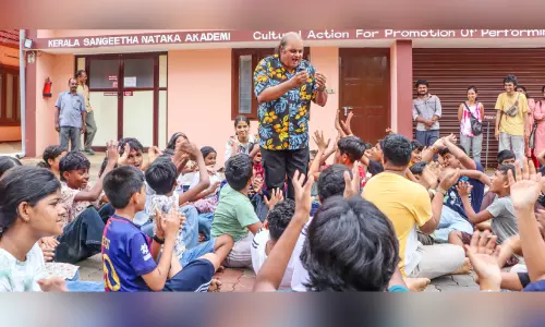 ‘കളിവെട്ടം’ നാടകക്കളരിയിൽ കുട്ടികൾക്കൊപ്പം ആവേശമായി നടൻ സുനിൽ സുഖദ