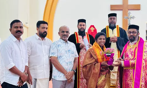 ‘കർഷകതിലകം’ പുരസ്കാര ജേതാവ് ബിൻസി ജയിംസിനെ ആദരിച്ചു ‘കർഷകതിലകം’ പുരസ്കാര ജേതാവ് ബിൻസി ജയിംസിനെ ആദരിച്ചു