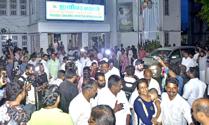 മുഖ്യമന്ത്രി ഹൈകമാൻഡ് ‘പെട്ടി’യിൽ; പ്രഖ്യാപനം ഇന്ന് മുഖ്യമന്ത്രി ഹൈകമാൻഡ് ‘പെട്ടി’യിൽ; പ്രഖ്യാപനം ഇന്ന്