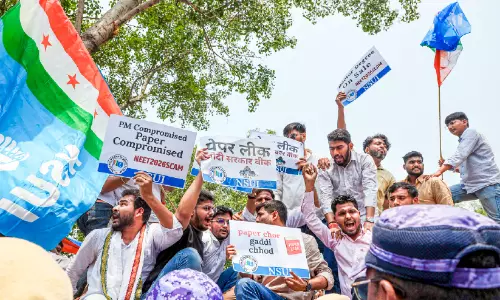 ചോദ്യപേപ്പർ ചോർച്ച; നീറ്റലായി വീഴ്ച