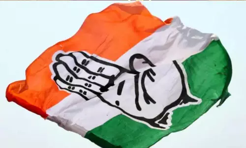 മുന്നണിക്കെതിരായ മത്സരം; രണ്ട് കോൺഗ്രസ് പ്രവർത്തകർക്ക് സസ്പെൻഷൻ മുന്നണിക്കെതിരായ മത്സരം; രണ്ട് കോൺഗ്രസ് പ്രവർത്തകർക്ക് സസ്പെൻഷൻ