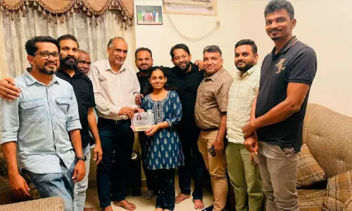 സി.​ബി.​എ​സ്.​ഇ 10ാം ക്ലാ​സ് പ​രീ​ക്ഷ​യി​ൽ ഉ​ന്ന​ത   വി​ജ​യം നേ​ടി​യ ഗാ​യ​ത്രി ദീ​പ​ക്കി​നെ അ​നു​മോ​ദി​ച്ചു