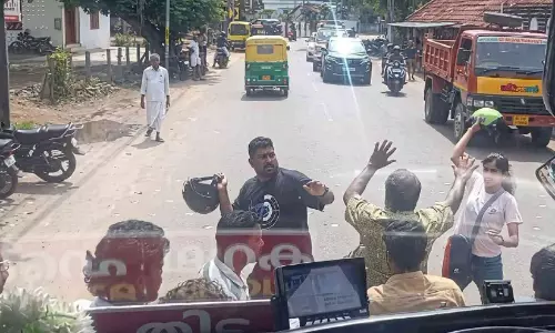 സ്വകാര്യ ബസ് ഡ്രൈവറെ ദമ്പതികൾ മർദിച്ചതായി പരാതി സ്വകാര്യ ബസ് ഡ്രൈവറെ ദമ്പതികൾ മർദിച്ചതായി പരാതി