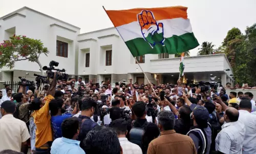 ‘വിഡി മുഖ്യമന്ത്രിയായിട്ടേ ഞങ്ങൾ പോണുള്ളൂ...’; പ്രഖ്യാപനം മാറ്റിയതോടെ നിരാശയും രോഷവുമായി ‘ദേവകി’യിൽ തിങ്ങിനിറഞ്ഞ പ്രവർത്തകർ