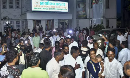 മുഖ്യമന്ത്രി: ഇന്ദിരാഭവനിൽ രാവിലെ മൂകത, വൈകീട്ട്​ ജനത്തിരക്ക്; പിന്നെ...