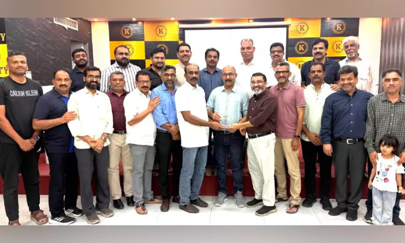 തണൽ-ബഹ്റൈൻ ചാപ്റ്റർ യാത്രയയപ്പ് നൽകി തണൽ-ബഹ്റൈൻ ചാപ്റ്റർ യാത്രയയപ്പ് നൽകി