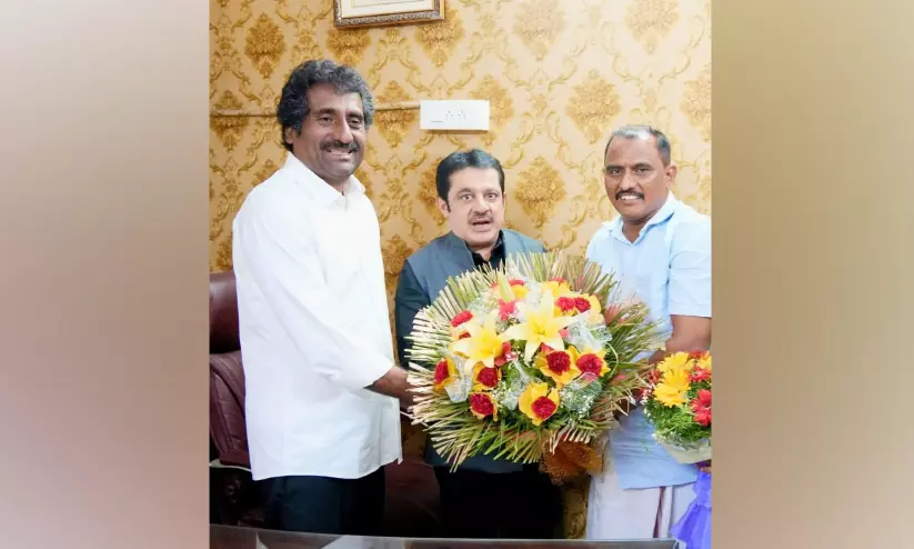 മഞ്ചേശ്വരം എം.എൽ.എ കർണാടക മന്ത്രിമാരെ സന്ദർശിച്ചു മഞ്ചേശ്വരം എം.എൽ.എ കർണാടക മന്ത്രിമാരെ സന്ദർശിച്ചു
