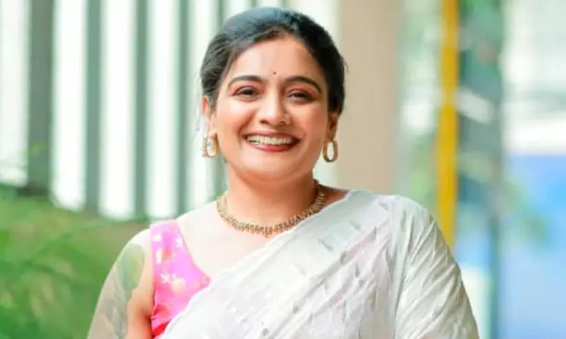 ‘മൂന്ന് വിവാഹങ്ങൾക്ക് ഞാൻ കളഞ്ഞത് 17 വർഷം’; ആ സമയം ബുദ്ധിപൂർവ്വം ജോലി ചെയ്തിരുന്നെങ്കിൽ വലിയ നേട്ടങ്ങൾ സ്വന്തമാക്കാൻ കഴിയുമായിരുന്നു-മീര വാസുദേവൻ ‘മൂന്ന് വിവാഹങ്ങൾക്ക് ഞാൻ കളഞ്ഞത് 17 വർഷം’; ആ സമയം ബുദ്ധിപൂർവ്വം ജോലി ചെയ്തിരുന്നെങ്കിൽ വലിയ നേട്ടങ്ങൾ സ്വന്തമാക്കാൻ കഴിയുമായിരുന്നു-മീര വാസുദേവൻ