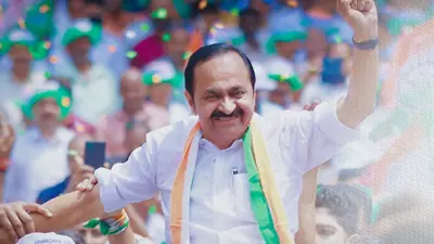 ‘കണ്ണേ കരളേ വി.ഡി.എസ്സേ....’ 11 നാൾ കാത്തിരിപ്പ്, ആവേശം അണിപൊട്ടി അണികൾ ‘കണ്ണേ കരളേ വി.ഡി.എസ്സേ....’ 11 നാൾ കാത്തിരിപ്പ്, ആവേശം അണിപൊട്ടി അണികൾ