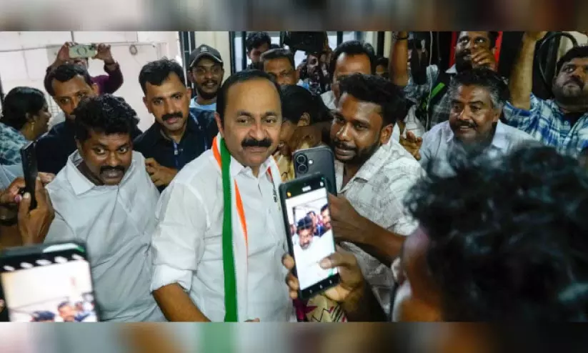 കെ.സിയുടെ സ്മാഷിന് ജനവികാരത്തിന്റെ പവർ ബ്ലോക്ക് കെ.സിയുടെ സ്മാഷിന് ജനവികാരത്തിന്റെ പവർ ബ്ലോക്ക്
