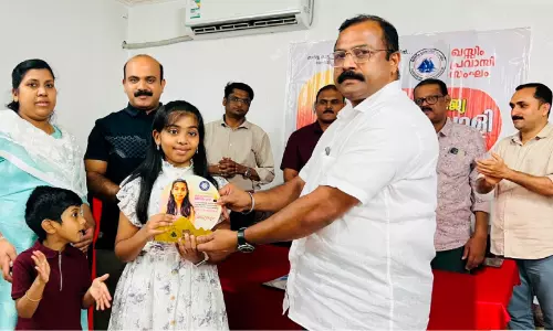 സു​ഗ​താ​ഞ്ജ​ലി കാ​വ്യാ​ലാ​പ​ന മ​ത്സ​രം; വി​ജ​യി ആ​ൻ​സ്​​റ്റി​യ മ​രി​യ​ക്ക് ഖ​സീം പ്ര​വാ​സി സം​ഘ​ത്തി​െൻറ ആ​ദ​രം