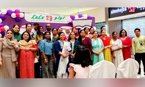 നഴ്സുമാർക്ക് ആദരവുമായി യാംബു ലുലു ഹൈപ്പർ മാർക്കറ്റ്; അ​ന്താ​രാ​ഷ്​​ട്ര ന​ഴ്സ​സ് ദി​നം ആ​ഘോ​ഷി​ച്ചു