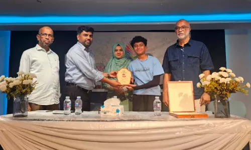 യു​വ എ​ഴു​ത്തു​കാ​ര​ൻ മു​ഹ​മ്മ​ദ് അ​മാ​ന് അ​ക്ഷ​രം വാ​യ​ന​വേ​ദി​യു​ടെ ആ​ദ​രം