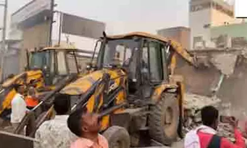 ടി.സി.എസ് കേസ്: നിതാ ഖാൻ ഒളിവിലിരുന്ന കെട്ടിടം ഇടിച്ചുനിരത്തി