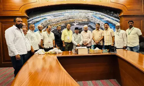 ഹാജിമാർക്ക് ആശംസയേകി അബ്ബാസലി തങ്ങൾ; ഹജ്ജ് ക്യാമ്പിൽ ആവേശമായി എ.ഐ.കെ.എം.സി.സി സേവനം