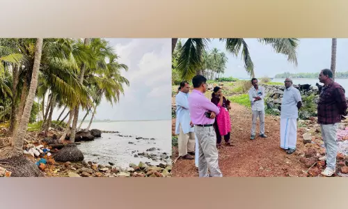 മാ​ട്ടൂ​ൽ സൗ​ത്തി​ൽ ക​ട​ൽ​ഭി​ത്തി​യി​ല്ല; ആ​ശ​ങ്ക​യോ​ടെ തീ​ര​ദേ​ശ​വാ​സി​ക​ൾ