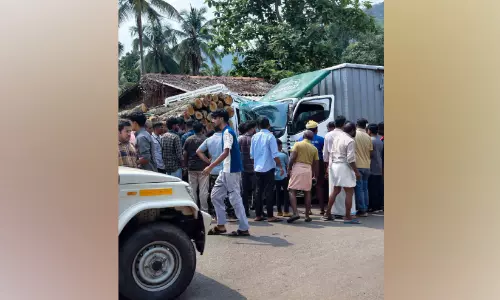 ലോറിയും വാനും കൂട്ടിയിടിച്ച് രണ്ടുപേർക്ക് പരിക്ക്