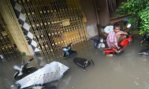ഉത്തർപ്രദേശിൽ കനത്ത മഴയും കൊടുങ്കാറ്റും; നൂറ് മരണം; പ്രയാഗ്‌രാജിൽ മാത്രം മരിച്ചത് 21 പേർ