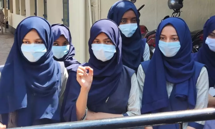 വിദ്യാഭ്യാസ സ്ഥാപനങ്ങളിൽ ഹിജാബ് ധരിക്കാം; സർക്കാർ തീരുമാനം സ്വാഗതാർഹം: ജമാഅത്തെ ഇസ്ലാമി ഹിന്ദ് കർണാടക വിദ്യാഭ്യാസ സ്ഥാപനങ്ങളിൽ ഹിജാബ് ധരിക്കാം; സർക്കാർ തീരുമാനം സ്വാഗതാർഹം: ജമാഅത്തെ ഇസ്ലാമി ഹിന്ദ് കർണാടക