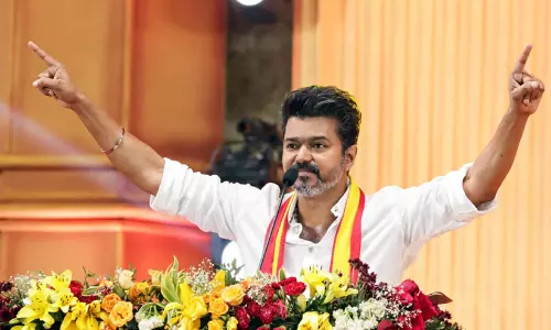 നീറ്റ് പരീക്ഷ നിർത്തലാക്കണം -വിജയ്