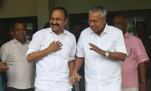 പിണറായി നല്ല ചിട്ടയുള്ളയാളെന്ന് സതീശൻ, ഗ്രീൻടീ നൽകി സ്വീകരിച്ച് മുൻമുഖ്യമന്ത്രി