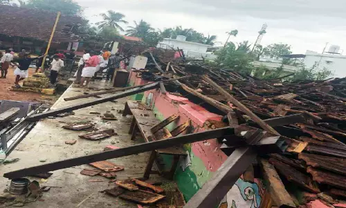 വണ്ടാഴിയിൽ സ്കൂൾ കെട്ടിടം  തകർന്നുവീണ് അഞ്ചുപേർക്ക് പരിക്ക്