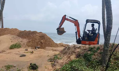 വാടാനപ്പള്ളി പൊക്കാഞ്ചേരി ബീച്ചിൽ കടലാക്രമണം   രൂക്ഷം