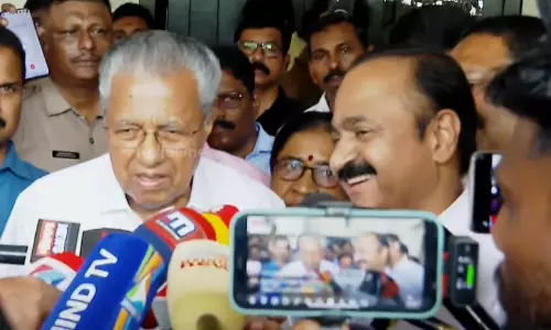 ‘അവരെന്തോ പ്രതീക്ഷിക്കുന്നു, പറഞ്ഞോളൂ’ -സതീശനോട് പിണറായി; ‘നമ്മൾ പറഞ്ഞതെല്ലാം നിങ്ങളോട് പറയാൻ പറ്റുമോ’ -മാധ്യമങ്ങളോട് സതീശൻ; അപൂർവതയും നർമവും കലർന്ന കൂടിക്കാഴ്ച