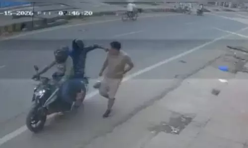 ബീഹാറിൽ ധൈര്യമായി പുറത്തിറങ്ങാൻ വയ്യ; എം.എൽ.എയുടെ സഹോദരന്റെ മാല ബൈക്കിലെത്തിയ സംഘം തട്ടിപ്പറിച്ചു