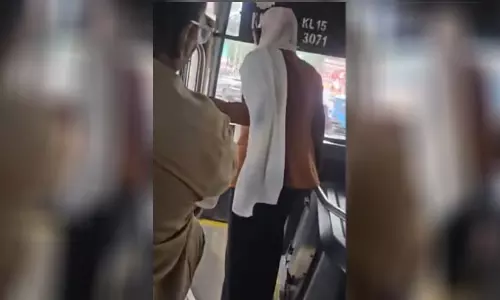 സ്റ്റോപ്പില്ലാത്ത സ്ഥലത്ത് ബസ് നിർത്തണമെന്ന് ആവശ്യം: യുവതി കെ.എസ്.ആർ.ടി.സി ബസിന്റെ ​ഗ്ലാസ് അടിച്ചുതകർത്തു