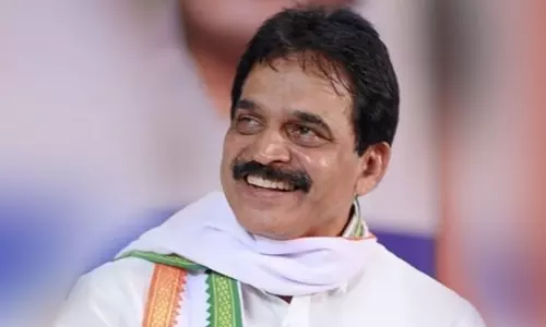 കെ.സി വേണുഗോപാൽ തിരുവനന്തപുരത്ത്; മാധ്യമങ്ങൾക്ക് മുമ്പിൽ വൈകാരിക പ്രതികരണം