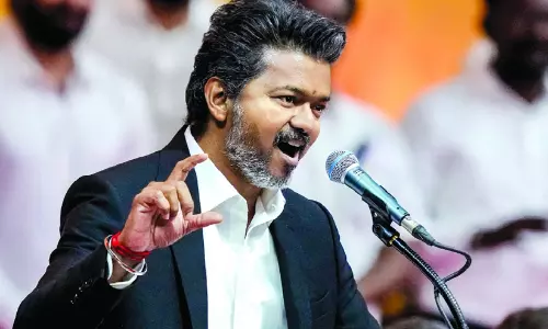 ‘പെട്രോൾ, ഡീസൽ വില വർധന അംഗീകരിക്കാനാവില്ല, ഉടനടി പിൻവലിക്കണം’ -തമിഴ്‌നാട് മുഖ്യമന്ത്രി വിജയ്